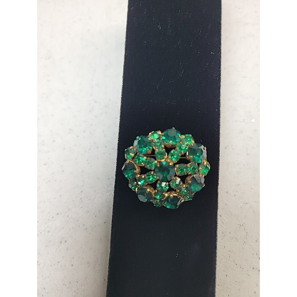 Vintage Gold Tone Green Emerald Faceted Glass Cluster Brooch Pin 1.5 Inches